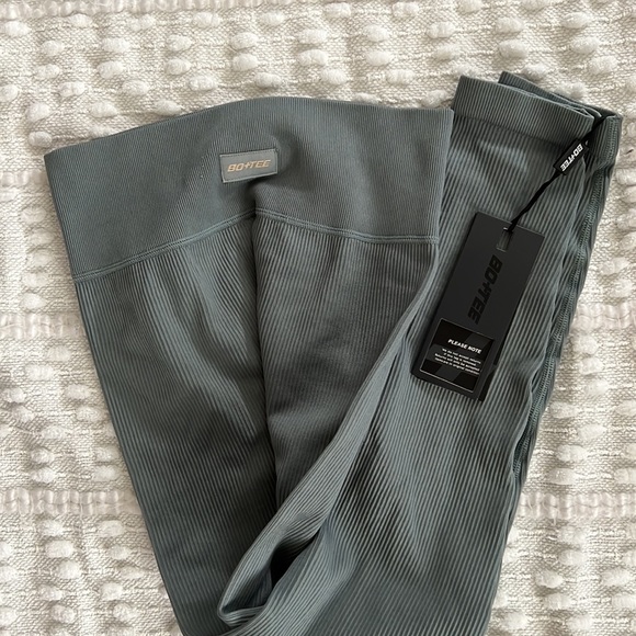 BO+TEE set. Bottoms M top is L - Picture 3 of 5